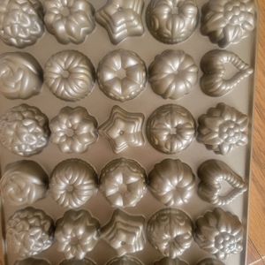 Nordic Ware bundt baking pan